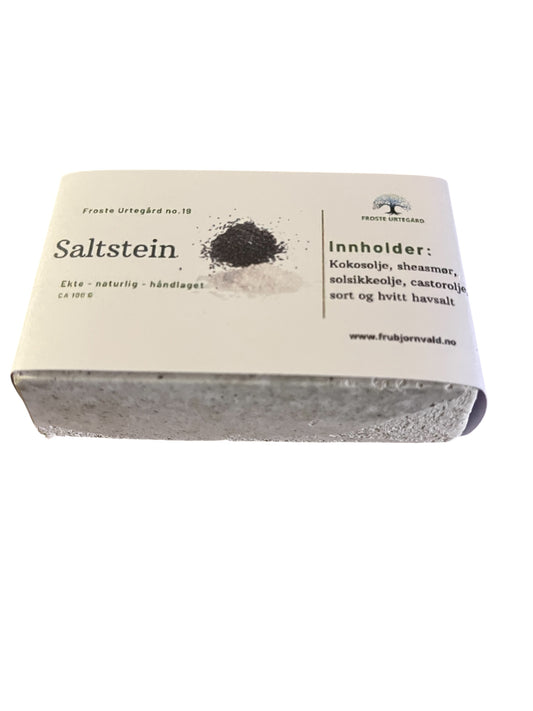 Saltstein – håndlaget såpe med sort og hvitt havsalt